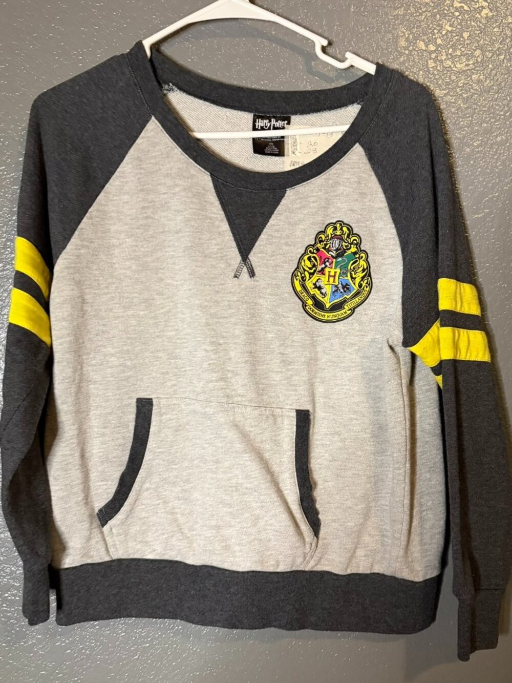 Harry Potter Hogwarts Sweatshirt L 11-13 Gray Raglan Spellout Crest